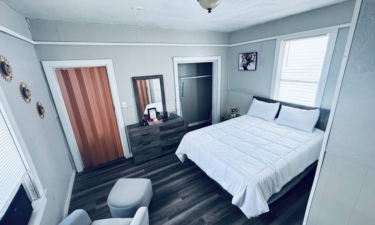 Monroe House | Adorable 2-bedroom house with AC in charming Monroe