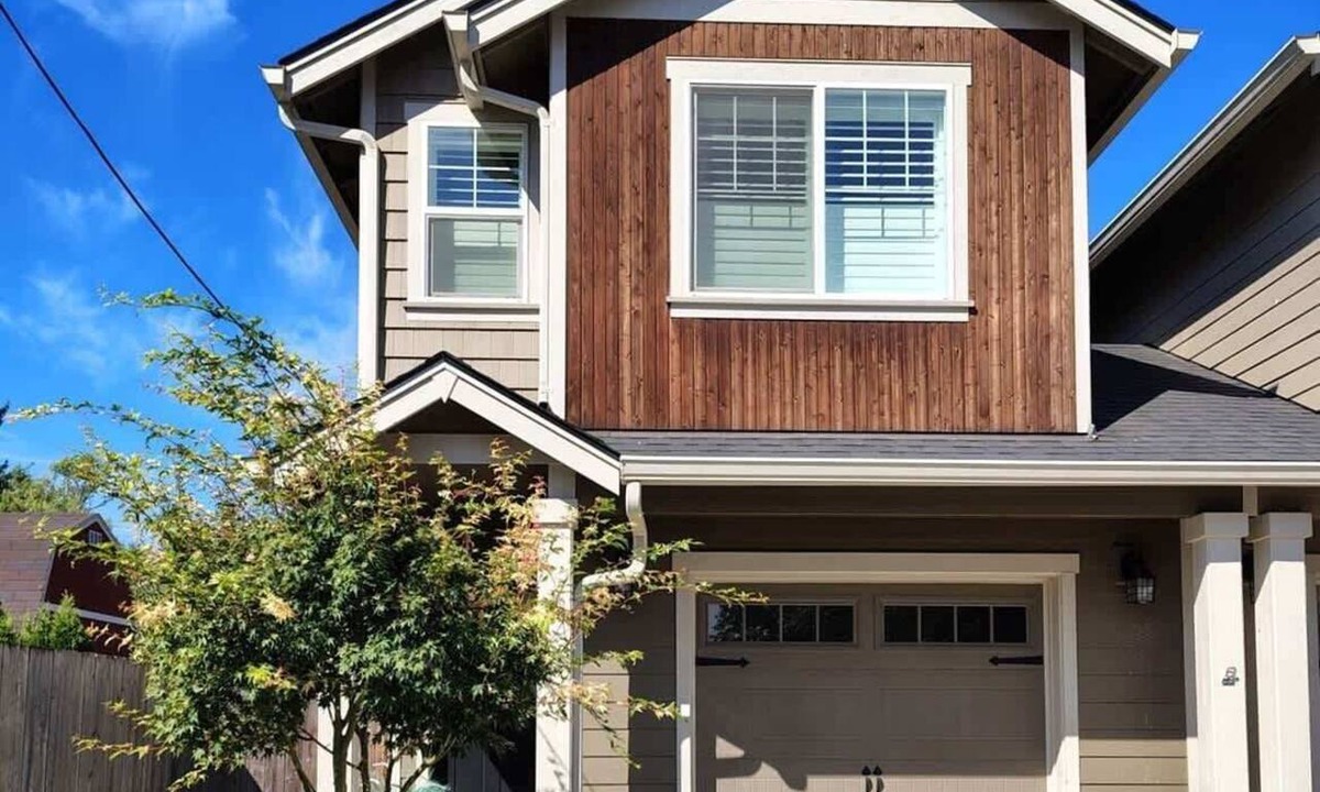 Carlton House | Adventure Awaits - Wine country oasis w Cozy deck