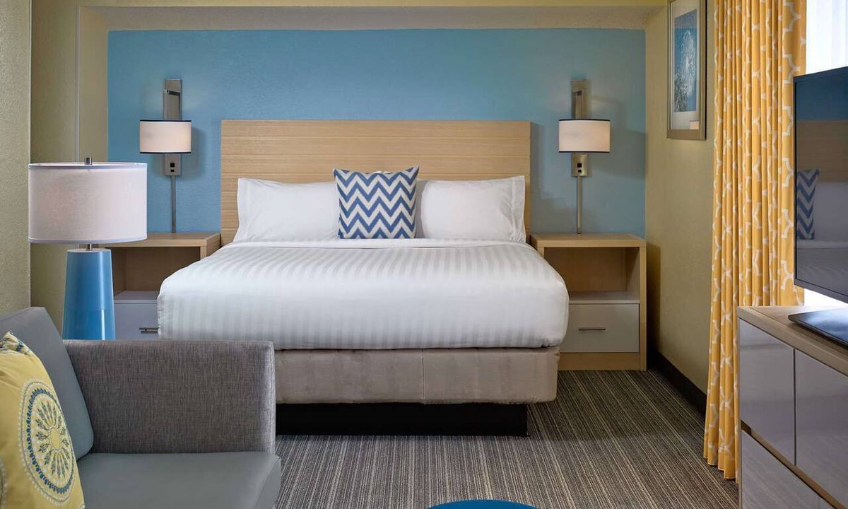 Blue Ash Hotel | Affordability Meets Comfort! Pets Are Welcome, Free Breakfast!