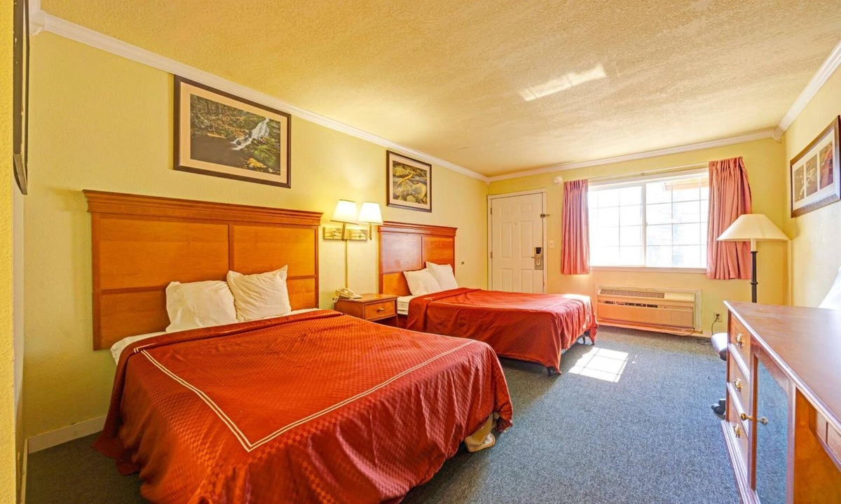Stevenson Hotel | Affordable Room for Budget-Friendly Travels | East Point Kite Beach - 0.2 miles