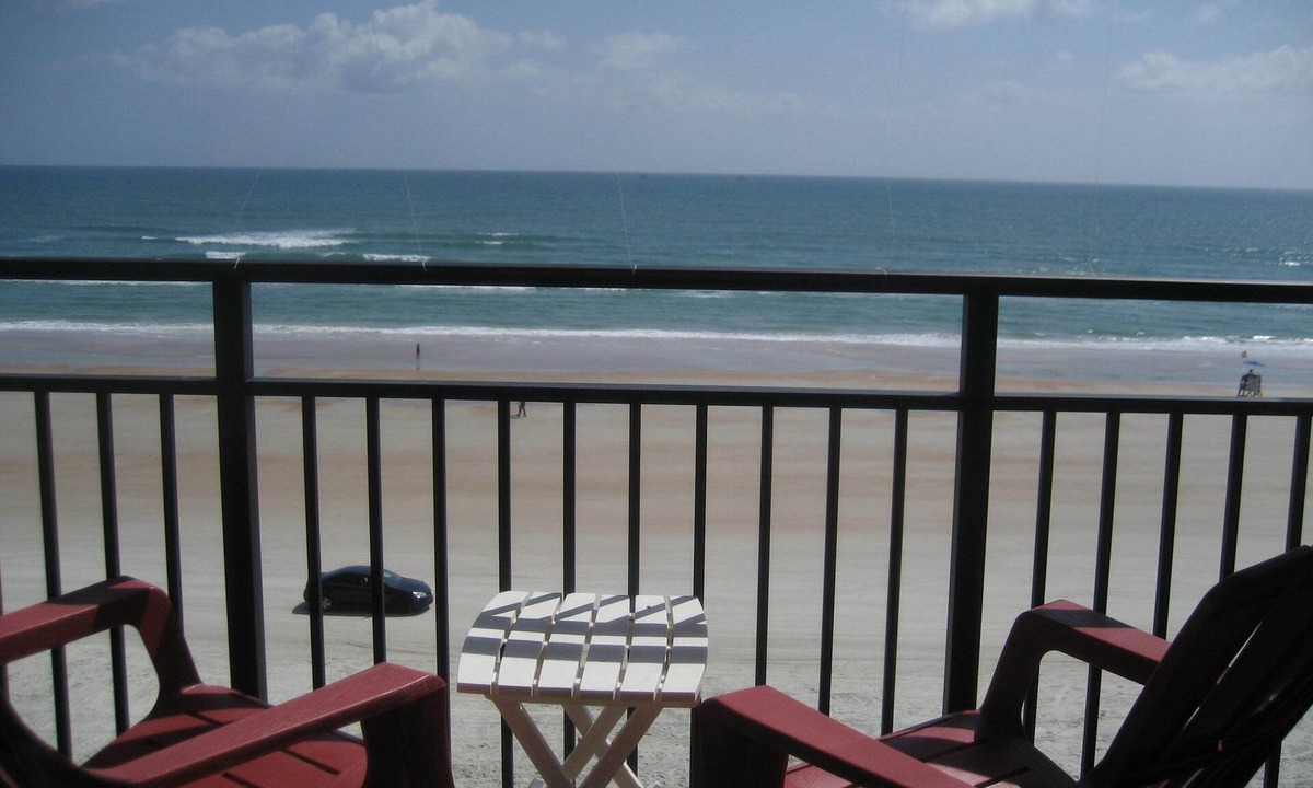 Daytona Beach Shores Apartment | Affordable Room with a MILLION $ VIEW Booking Summer and Fall now.