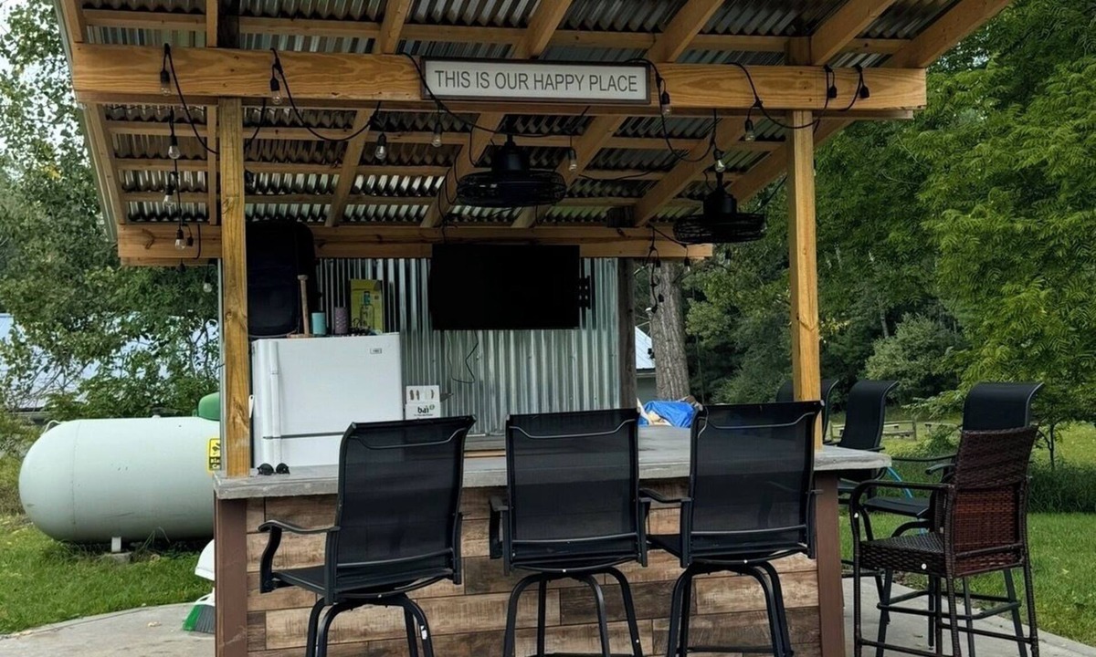 Branch Cabin | Affordable Ruby Creek Cabin with Tiki bar, pool & hot tub