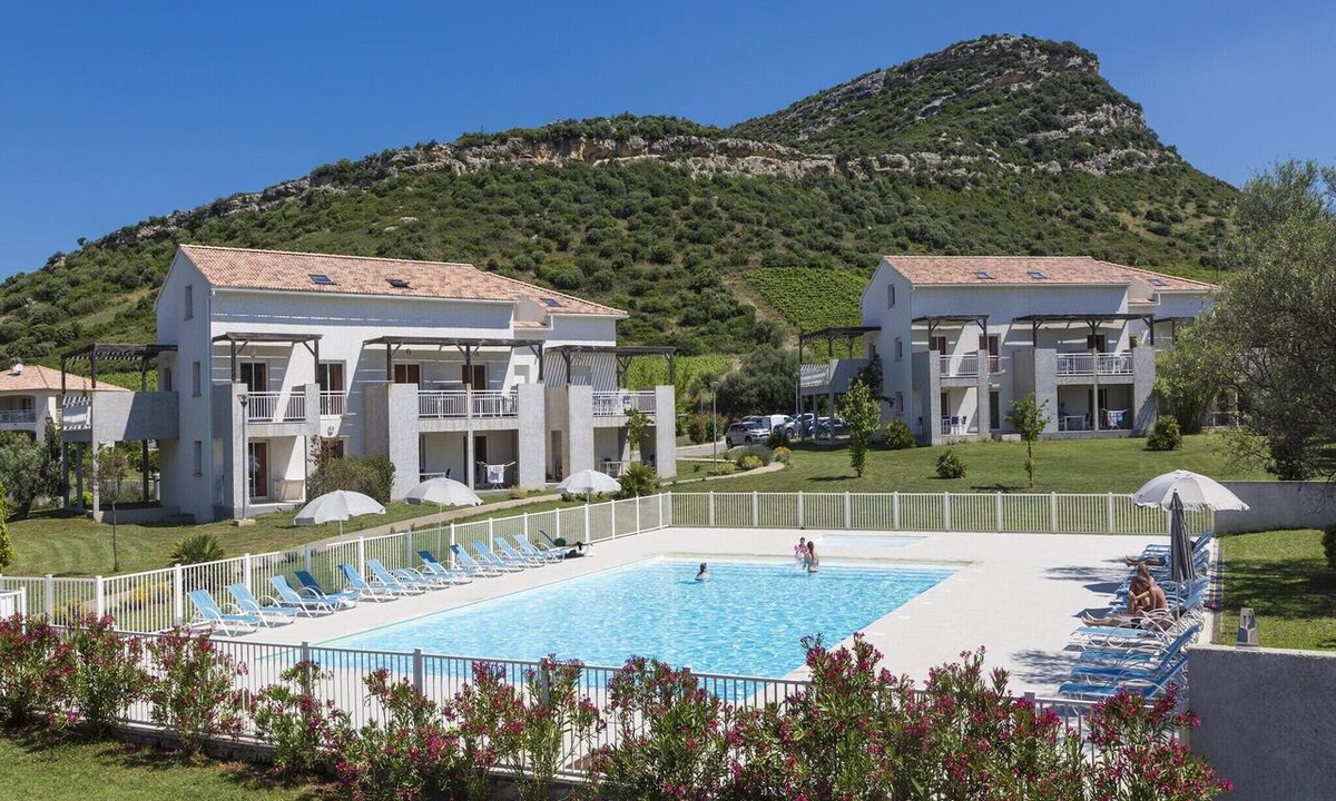 Oletta Apartment | Airy Holiday Home with Garden