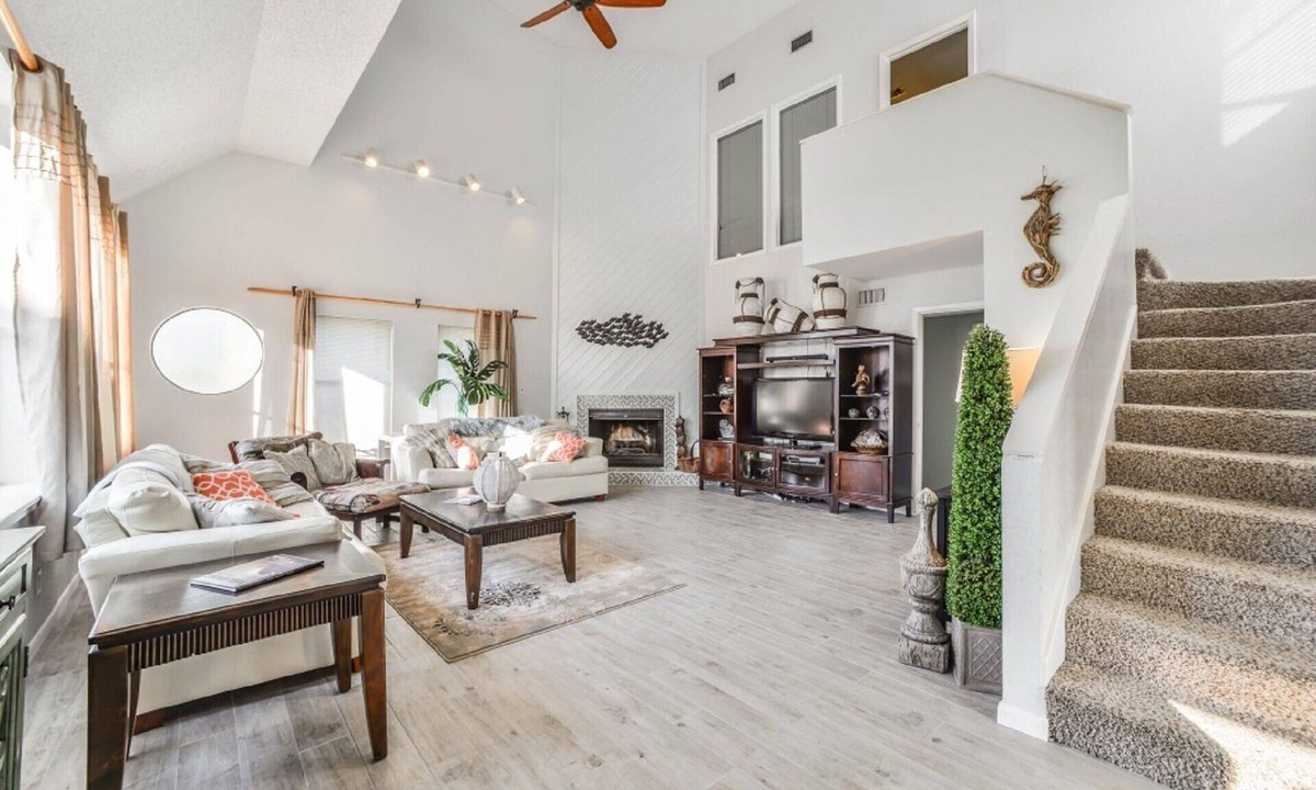 Pirates Beach House | Almost Beachfront- Beautiful Pirates Beach home- Sleeps 14-Steps to beach!