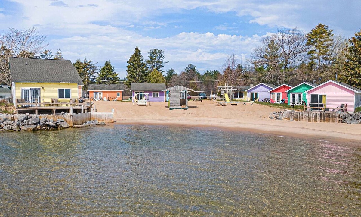 Oscoda Cottage | Aloha Beach Club Resort
