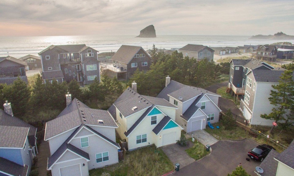 Four Sisters House | Aloha Dunes - Hot tub, EV plug, near beach, dog ok