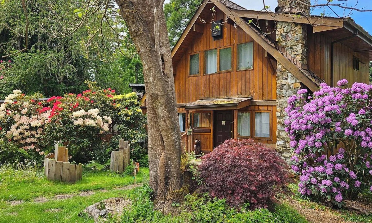 Randle Cabin | Ambassador Springs Resort - Weddings, Reunions, Retreats, Events - Pool Sauna EV