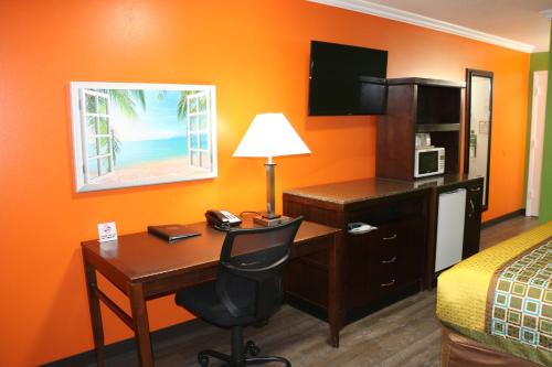 Le Mars Hotel | Amber Inn