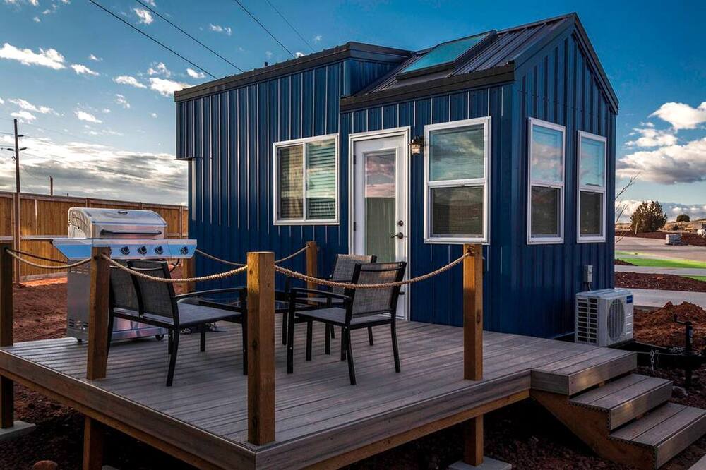 Apple Valley Cabin | Apple Valley Oasis: Discover Delight in Our Convenient Tiny Home