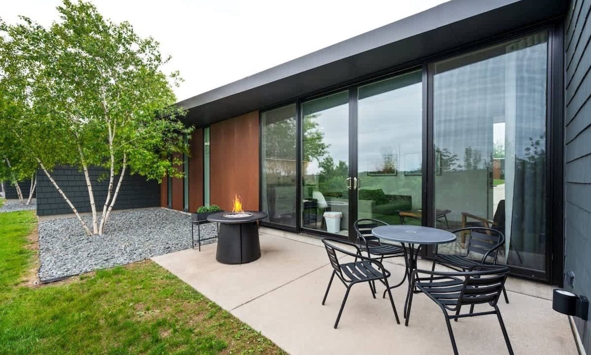 Egg Harbor Apartment | Architect-Designed Flat · King · Egg Harbor