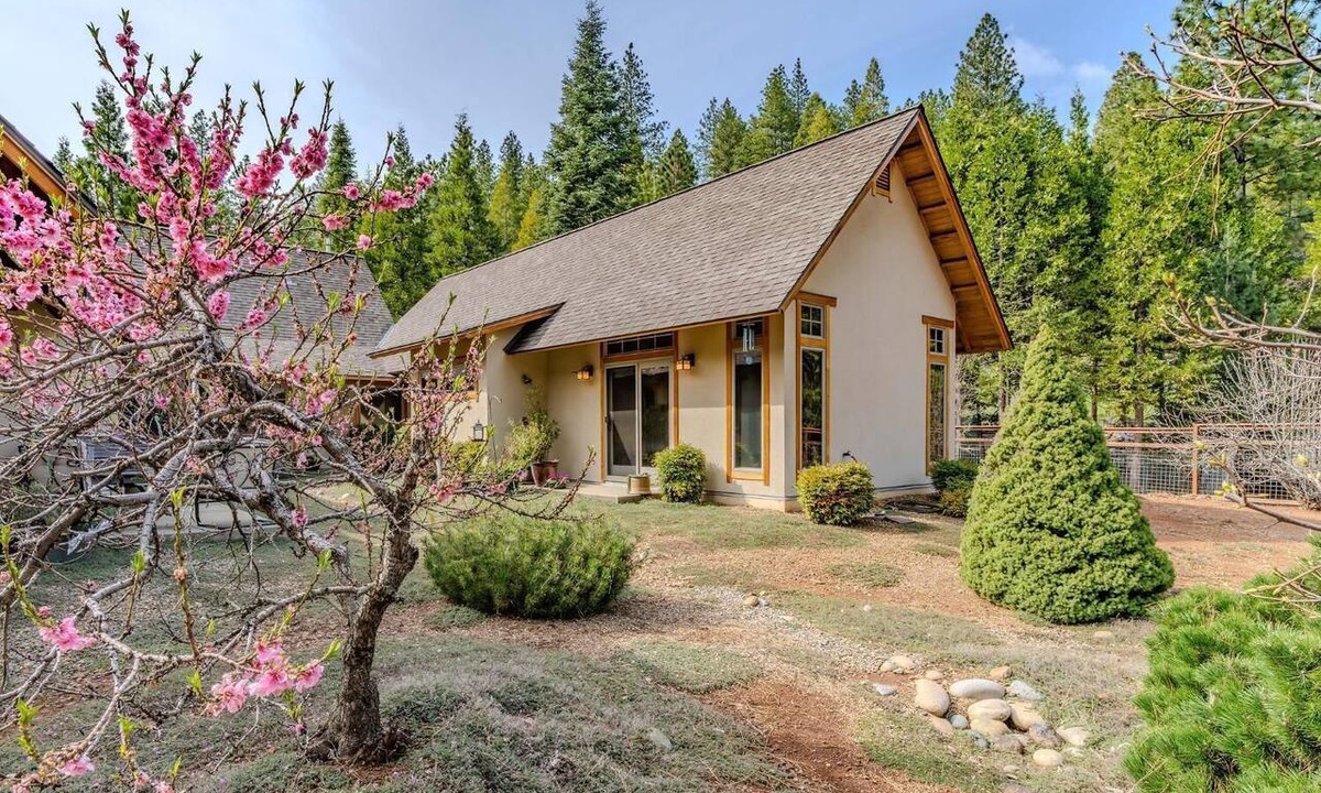 Croft House | Architect-Designed Japanese Courtyard House Spa & EV Charger
