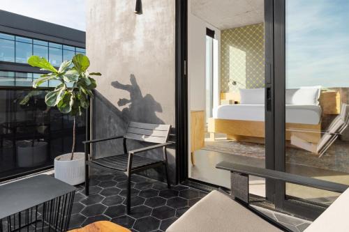 East Cesar Chavez Hotel | ARRIVE Austin