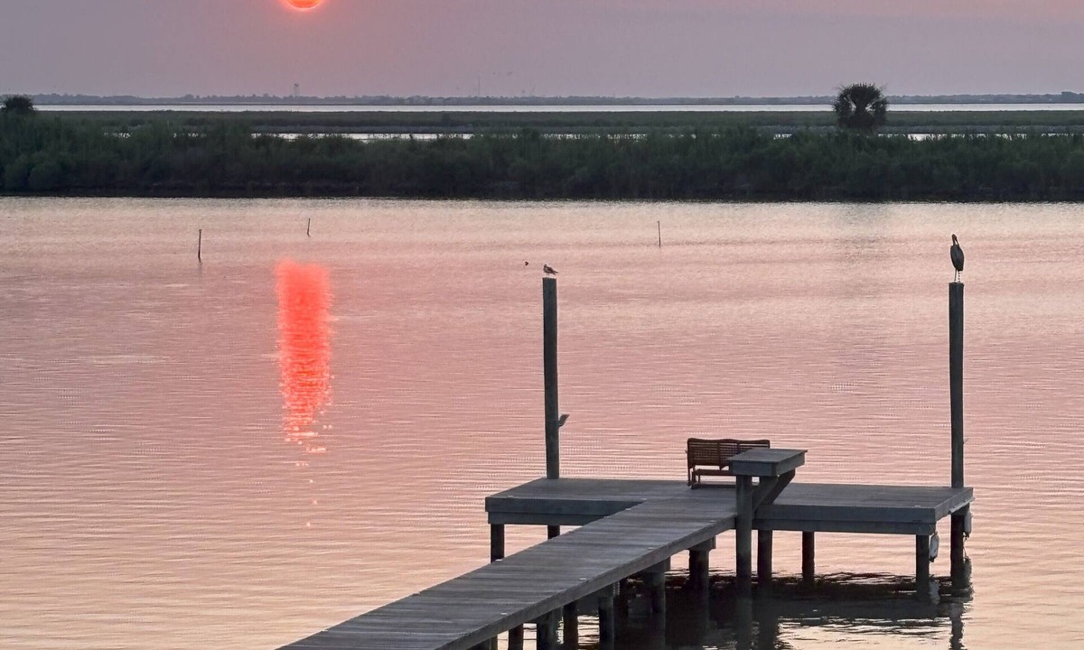 Hackberry House | Arrive Early & Stay Late-Waterfront Luxury in Angler Bay