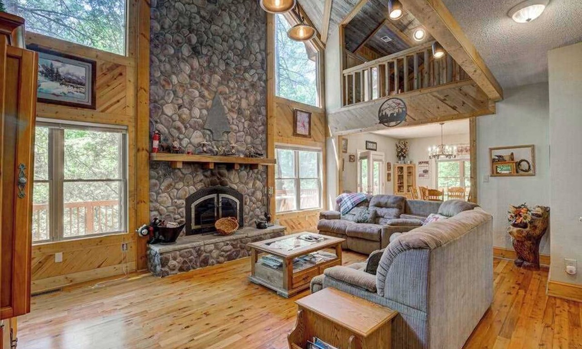 Wiley Cabin | Arrowhead Falls Stay