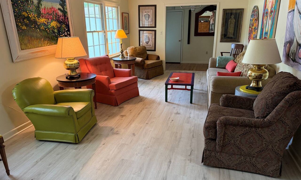 Tougaloo House | Art's Gallery - walk to Highland Village