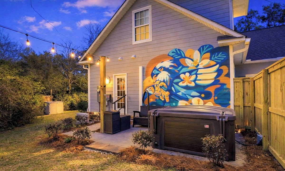 Ocean Springs House | Artistic Downtown Ocean Springs Retreat. Hot Tub, Speakeasy Game Room, Fire Pit, Golf Cart Rental, Walk to Beach