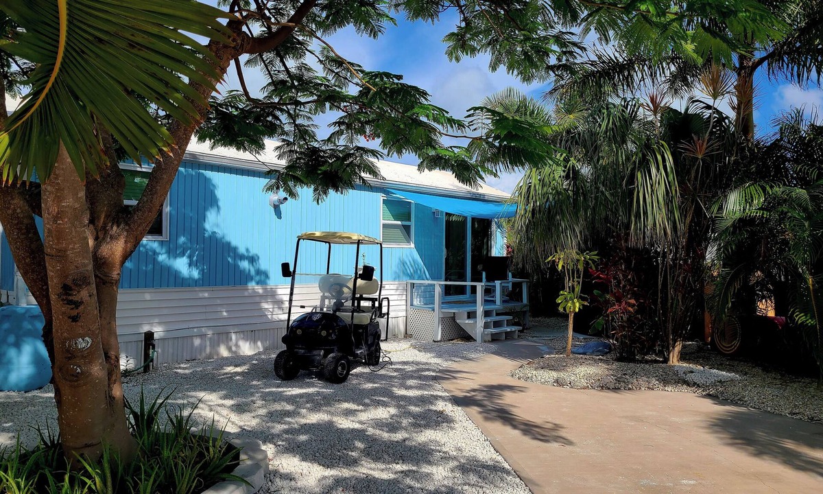 Cudjoe Key House | Aug. Discount. Waterfront, Dock ,Kayak, Paddleboard,golf cart, bikes,