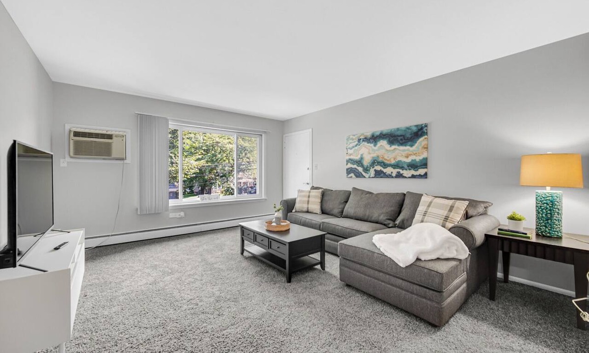 Crown Point Apartment | AVAIL 7/2 - 1 bed/1 bath downtown Crown Point
