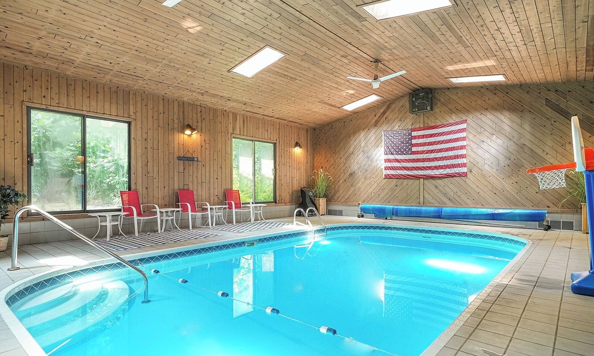West Olive House | Available Sept 13-17- Private Mini Resort w Indoor Pool & Sauna