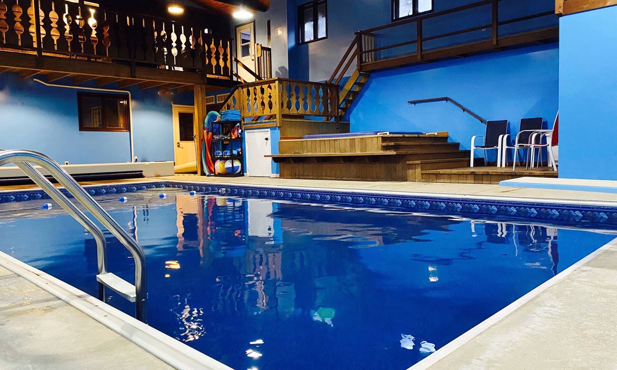 Nazareth Ski Chalet | Available Sept 22-26 - Chalet with Private Indoor Pool & Hot Tub