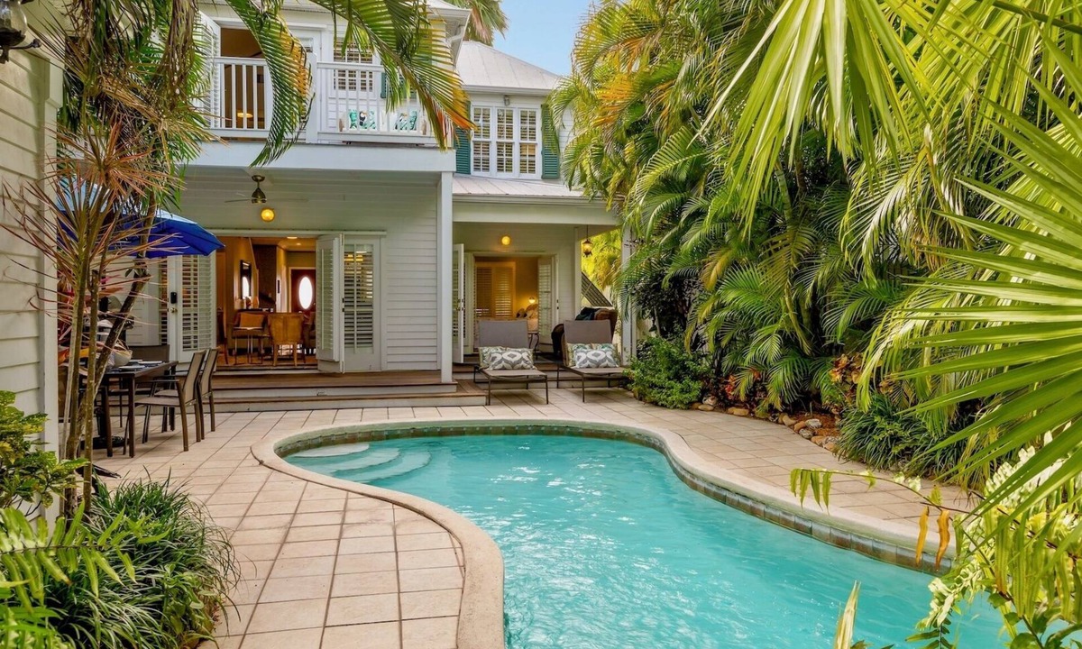 Bahama Village House | *BAHAMIAN BAMBOO @ THE ANNEX* Chic Home By Duval & Beach + LAST KEY SERVICES.