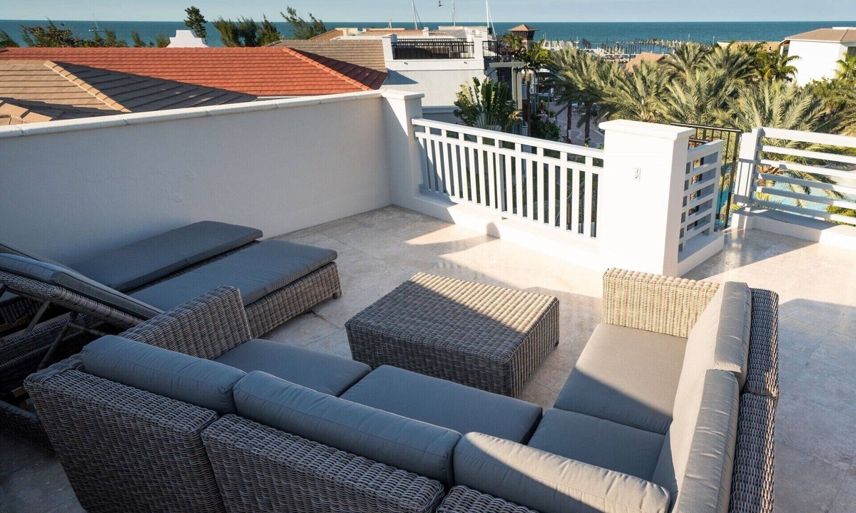 Marathon House | Balcony Dining Space & Roof Top Deck- Marlin Bay