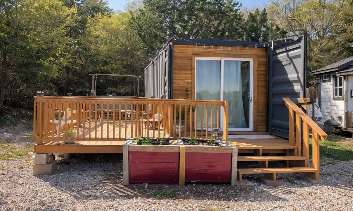 Azle House | Barrel Cactus Container Home