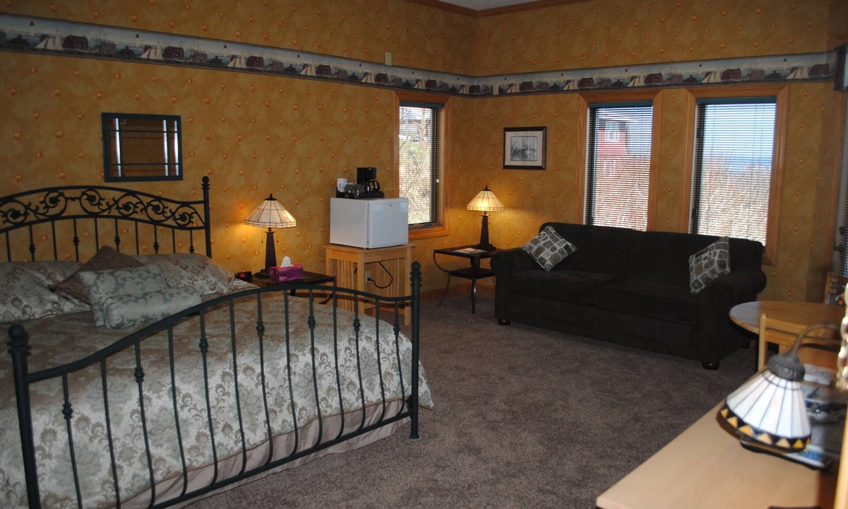 Bayfield Bed & Breakfast | Bayfield Pilot House "Admirals Quarters" Lake Views. Sleeps 4 in same room.