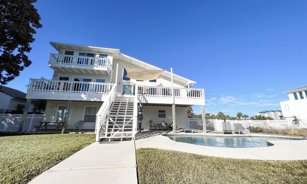 Holiday Isle Villa | BEACH BOATING PARADISE-Heated Pool,2 King Suites,90ft Dock,Game Room,Bikes,5Star