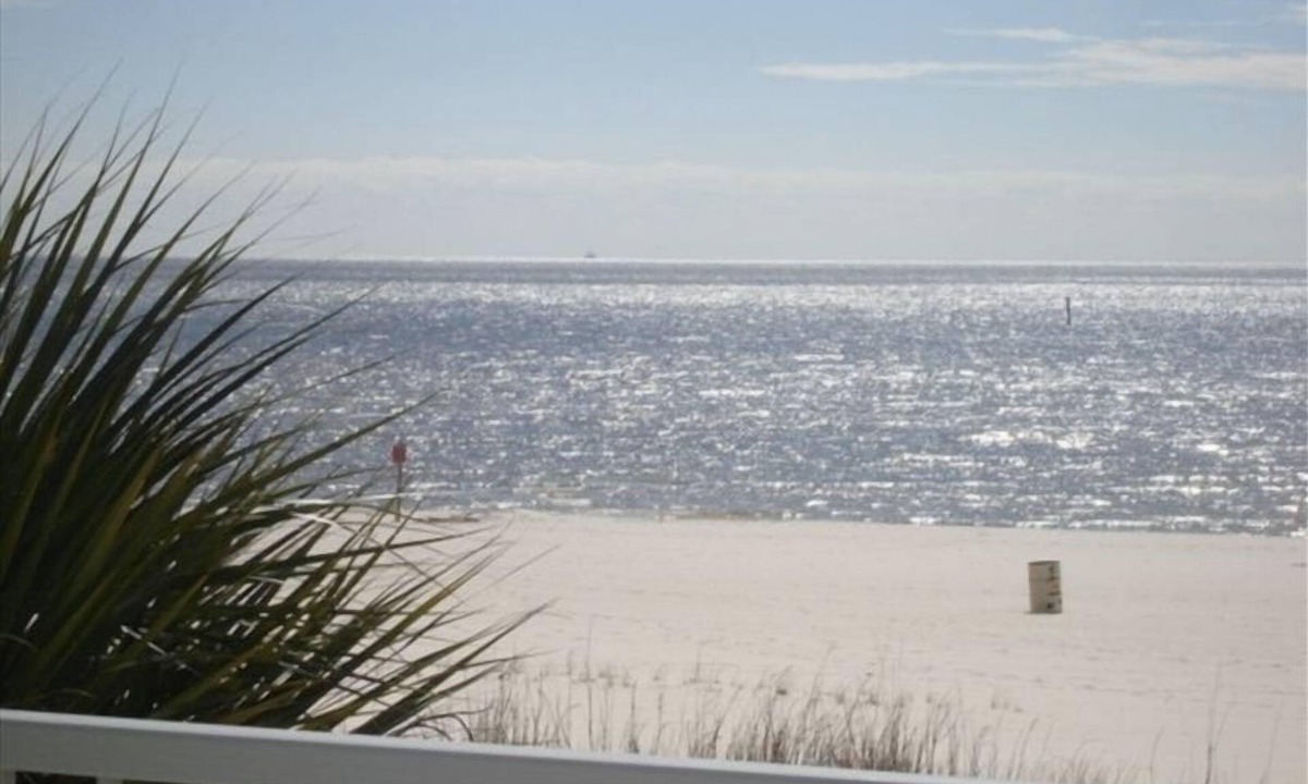 Biloxi Condo | BEACH FRONT CONDO STEPS FROM THE POOL AND BEACH! STARTING AT $189 PER NIGHT.