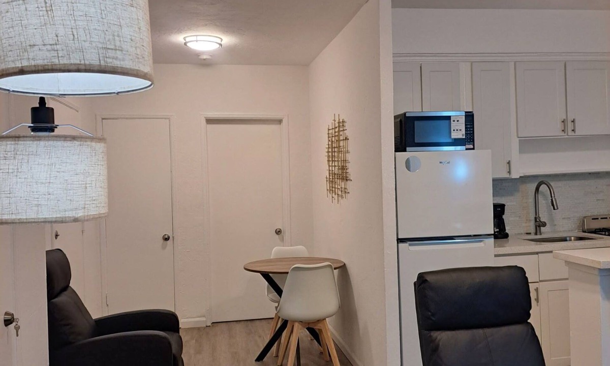 Surfside Apartment | Beach Paradise -Historic Renovated Property - Nice Views - Amazing Corner