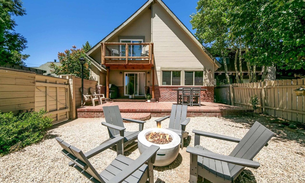 Kings Beach Ski Chalet | Beach Sanctuary in downtown Kings Beach