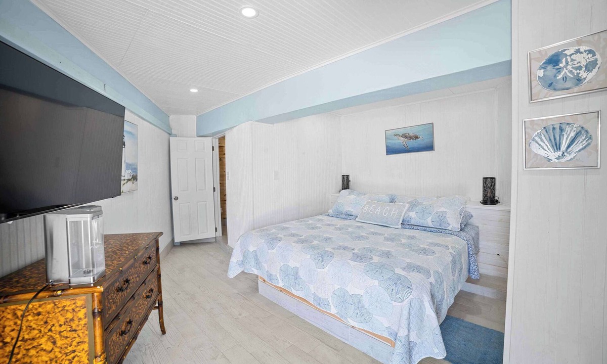 Long Beach Estates Apartment | Beach View Room Dormitory Room Barnacle Resort