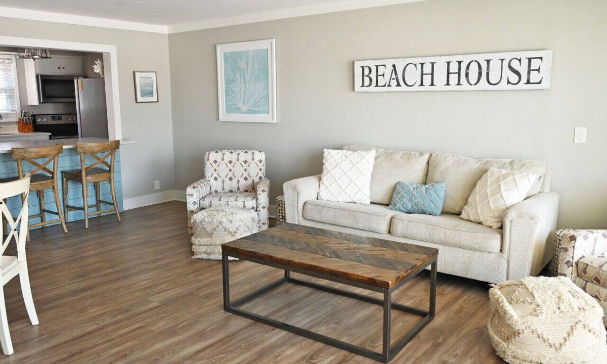Holiday Isle Apartment | Beachfront 2 Bedroom Condo at Sandpiper Cove in Destin, FL – Unit 1147 Pet Friendly with FREE Beach Service!