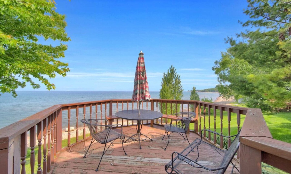 Carsonville House | BeachFront Couples Getaway w Starlink & Sunrises!
