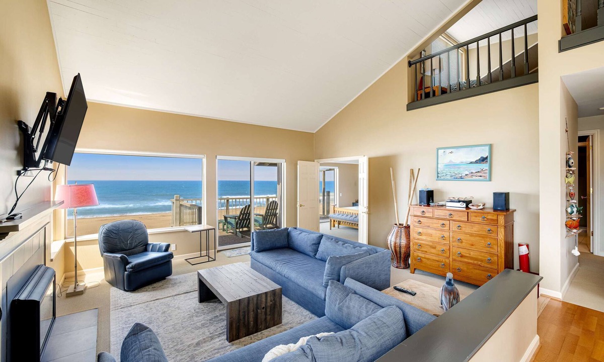 Lincoln Beach House | Beachfront Condo with Amazing Ocean View Fireplace Shared Pool and Tennis