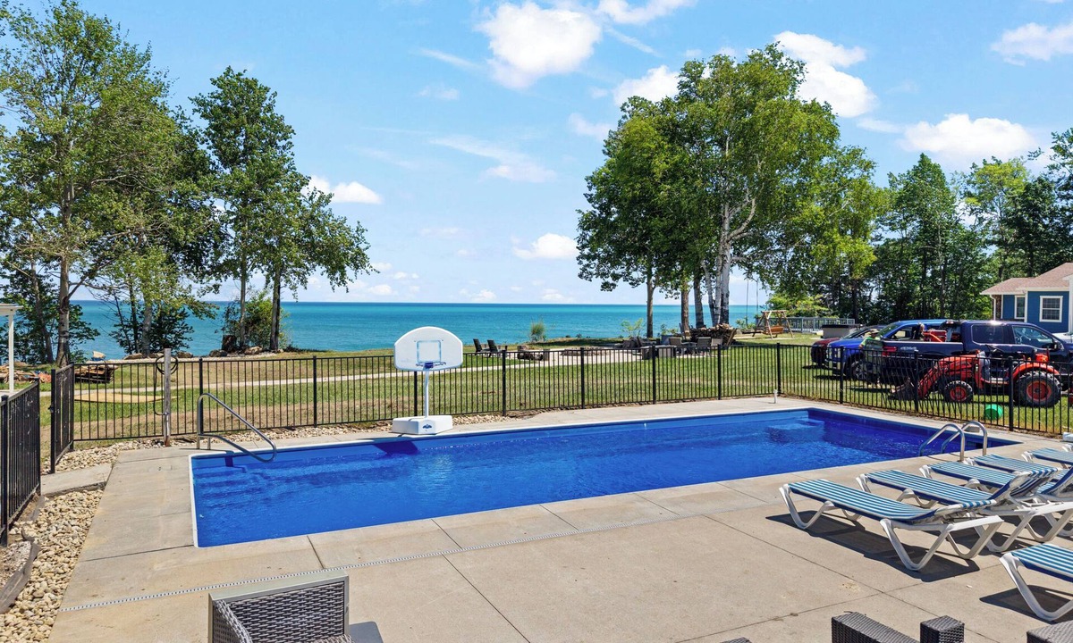 Lexington Cabin | Beachfront cottage #1 in Lexington with AC, shared Hot Tub & Pool on Lake Huron