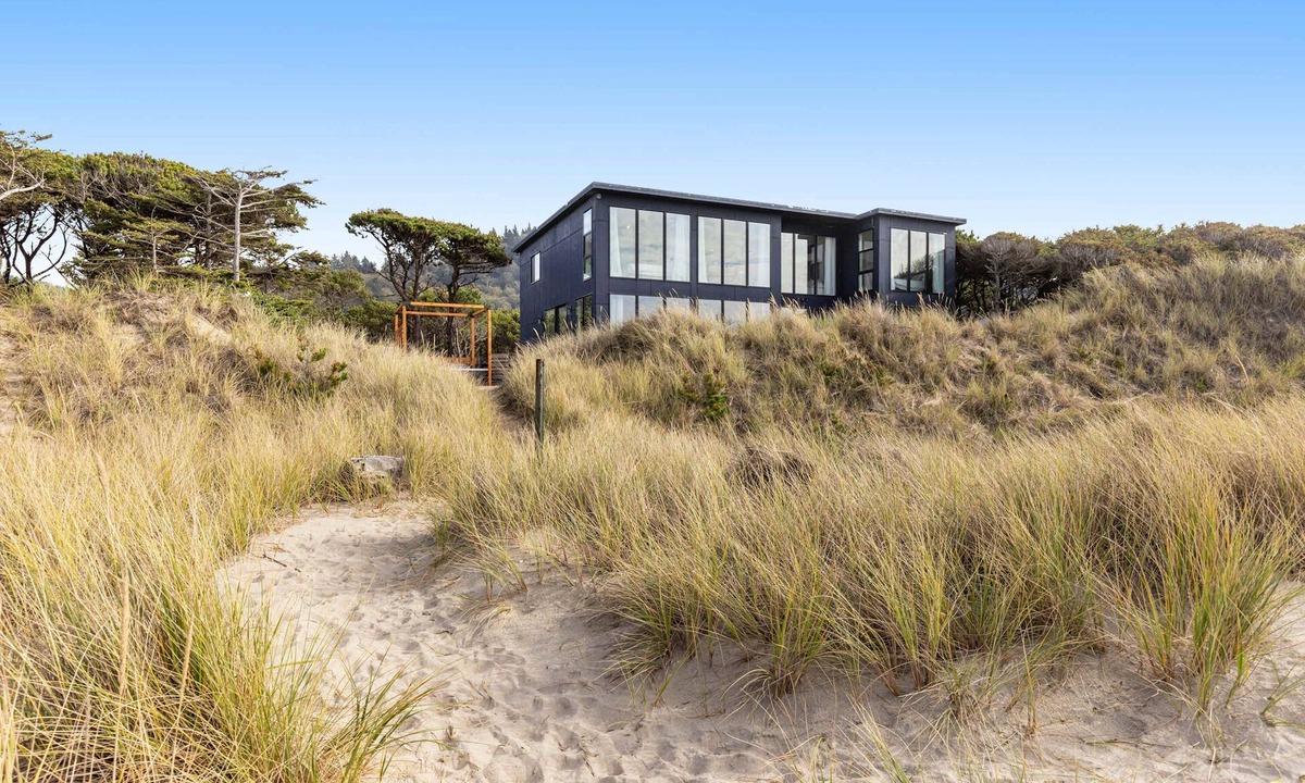 Tierra Del Mar House | Beachfront designer paradise with amazing ocean view hot tub and shuffleboard