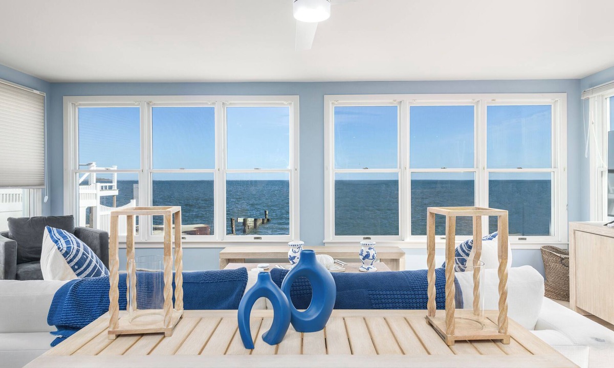 Clinton House | Beachfront home. Enjoyable the Blue Mermaid 3-bedroom house with AC in welc.