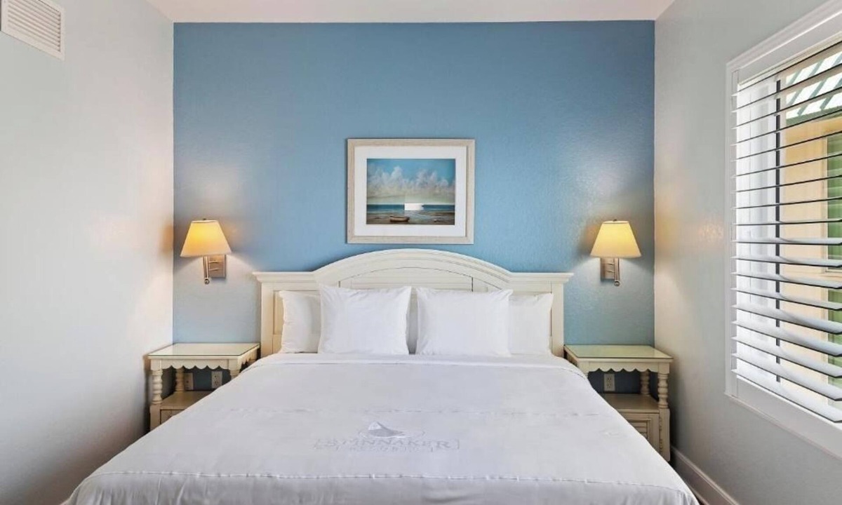 Ormond Beach Hotel | Beachside 1 Bedroom Condo – Gorgeous Ocean Views + Pool, Ideal for Couples
