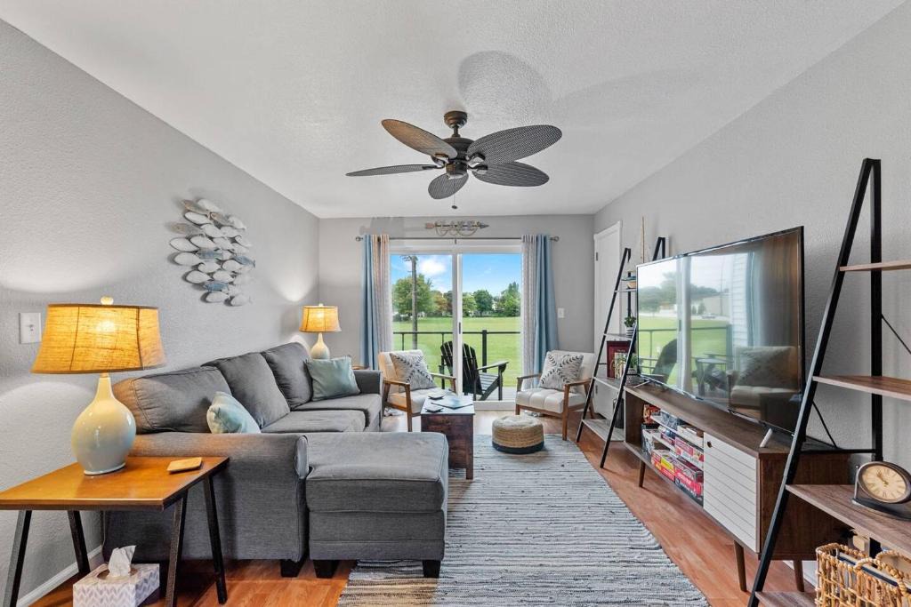 Sheboygan Apartment | Beachside Condo w Stunning Lake Views