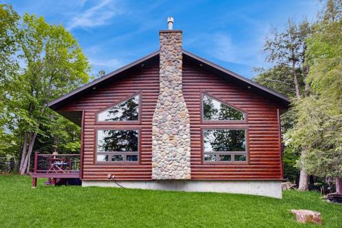 Presque Isle House | Beacon Point