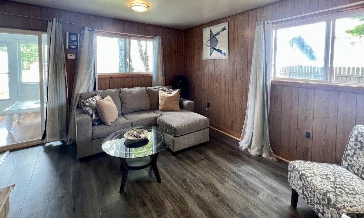Oscoda Cabin | Beautiful One bedroom Cabin 5 with Sunroom at Blue Moon Resort