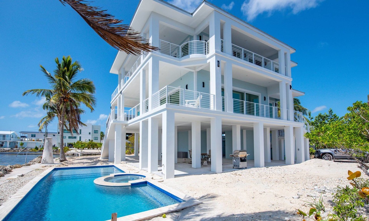 Big Pine Key House | Beautiful 5 bedroom 5.5 bath with stunning views and pool