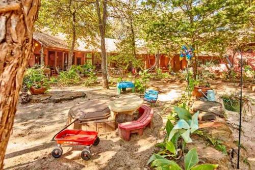 Van Zandt County House | Beautiful Cabin Surrounded by Forest with Amazing Outdoor Amenities for a Peaceful Escape in the Outdoors in Ben Wheeler, Texas