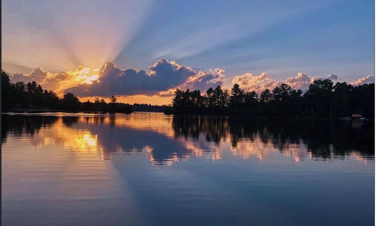 Crivitz Cottage | Beautiful cottage on Crooked Lake! Sleeps 9 comfortably.