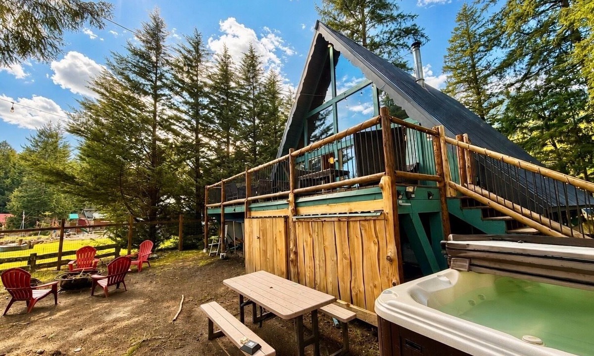 Packwood Cabin | Beautiful, Cozy, Riverfront A-Frame Cabin+Hot tub
