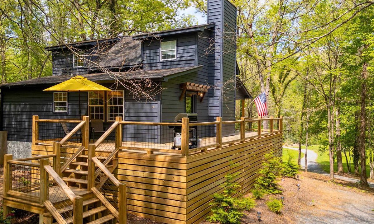 Epworth Cabin | Beautiful Creekside Cabin in Blue Ridge, GA