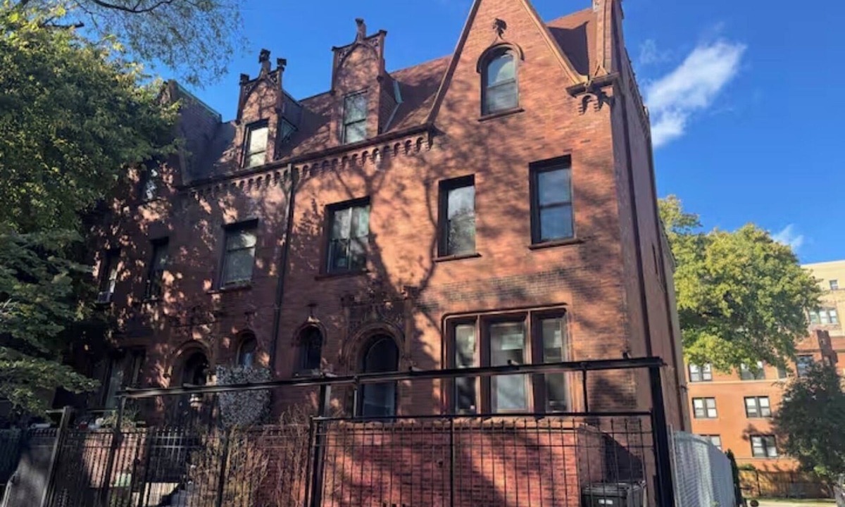 Hyde Park House | Beautiful Hyde Park Home 4 Bed/5 bath w/speakeasy!
