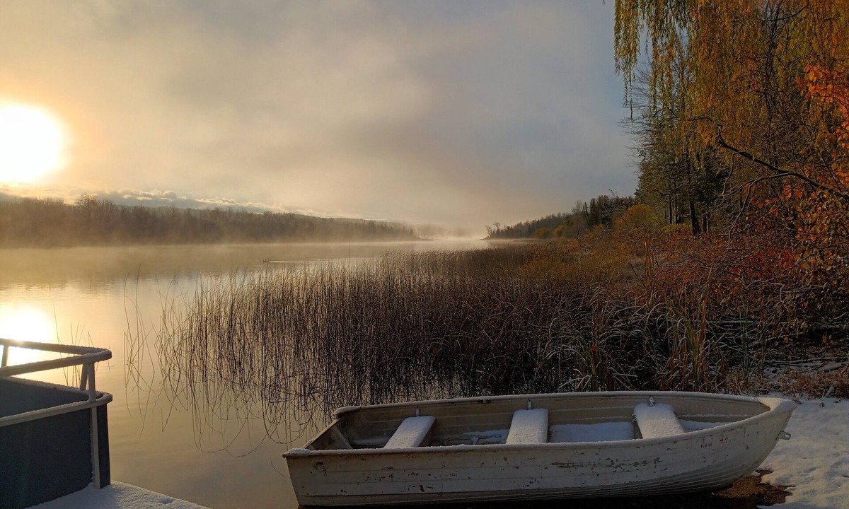 Ellsworth Cabin | Beautiful Lake! Cute Cabins! 6 Bedrooms, 3 Baths. Outdoor Lounge with Fire Pit!